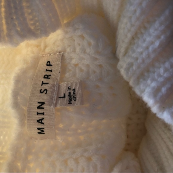 Cold shoulder knitted sweater - Picture 3 of 3